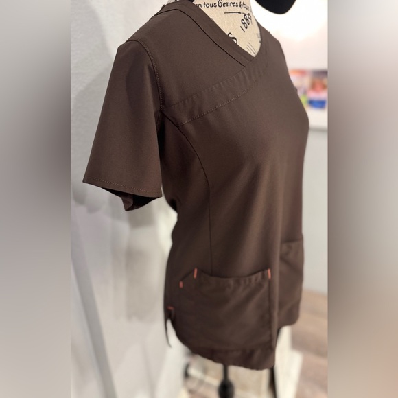 Carhartt Women’s Brown Scrub Top Utility Workwear Short Sleeve Size Small - Picture 3 of 7